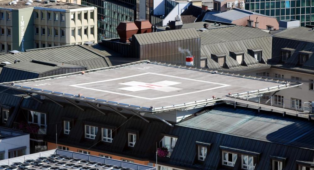 Hubschrauberlandeplatz_Krankenhaus_der_Barmherzigen_Schwestern.jpg