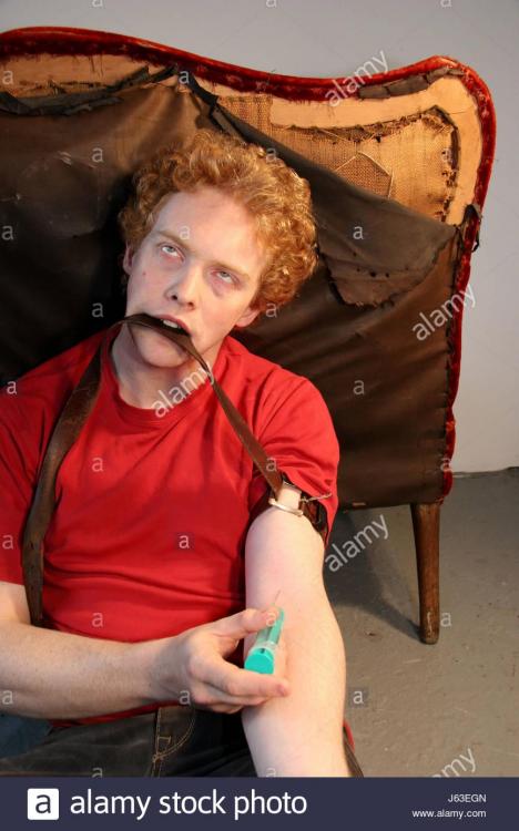 materiellen-medikament-anasthesie-suchtig-machende-droge-drogen-sucht-suchtig-junkie-j63egn.jpg