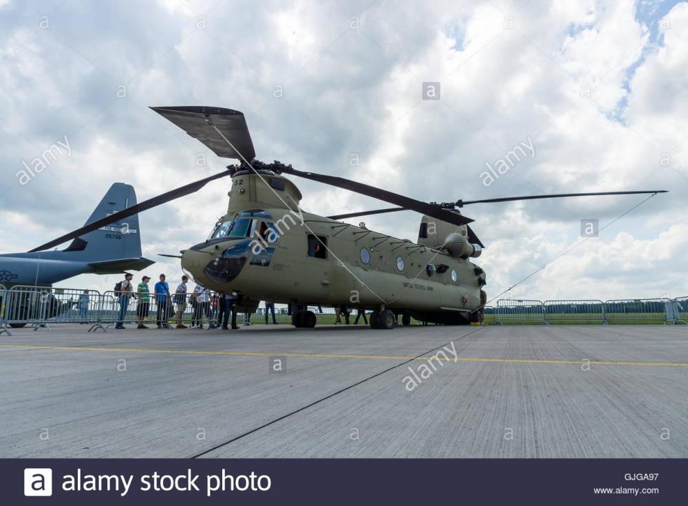 die-zweimotoriger-tandem-rotor-schwerlast-hubschrauber-boeing-ch-47-chinook-us-armee-gjga97.jpg